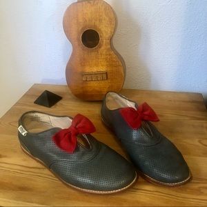 Bass X Rachel Antonoff Size 6.5  “Alice”  Grey Leather W/ Red Suede Bow Loafers